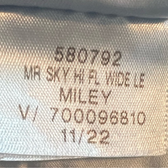 Old Navy Women’s Mid-Rise Ripped Wide Leg Jeans, Size 6 - Picture 7 of 7